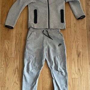 Nike Sportswear Tech Fleece Hoodie & Joggers Set in Grey
